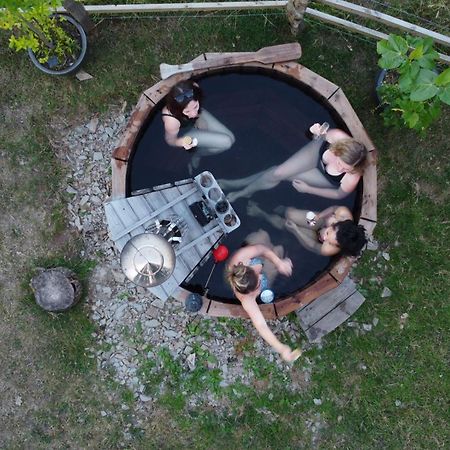 Airstream, Vintage American Caravan & Hottub Ashburton Εξωτερικό φωτογραφία