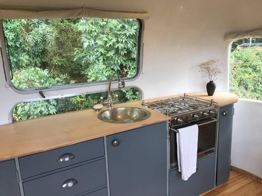 Airstream, Vintage American Caravan & Hottub Ashburton Εξωτερικό φωτογραφία