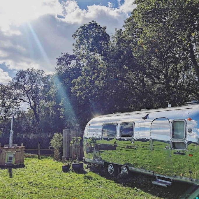 Airstream, Vintage American Caravan & Hottub Ashburton Εξωτερικό φωτογραφία