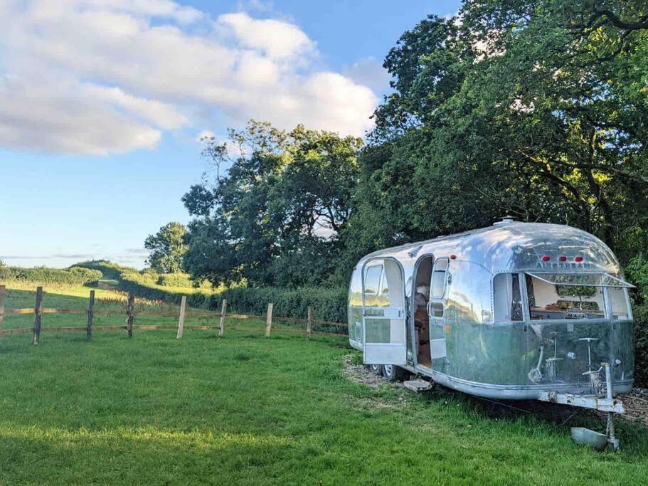 Airstream, Vintage American Caravan & Hottub Ashburton Εξωτερικό φωτογραφία