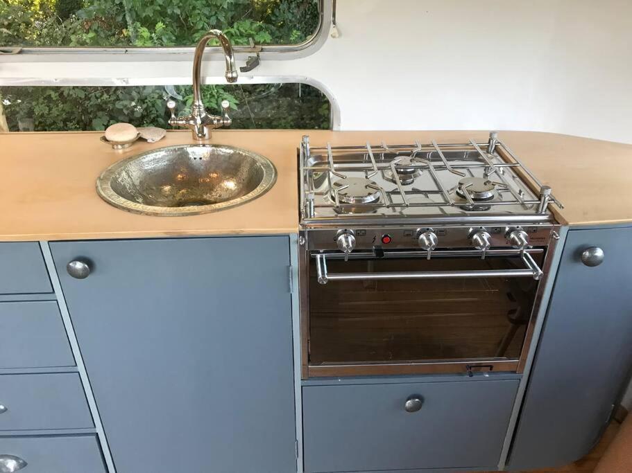Airstream, Vintage American Caravan & Hottub Ashburton Εξωτερικό φωτογραφία