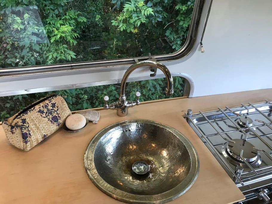 Airstream, Vintage American Caravan & Hottub Ashburton Εξωτερικό φωτογραφία