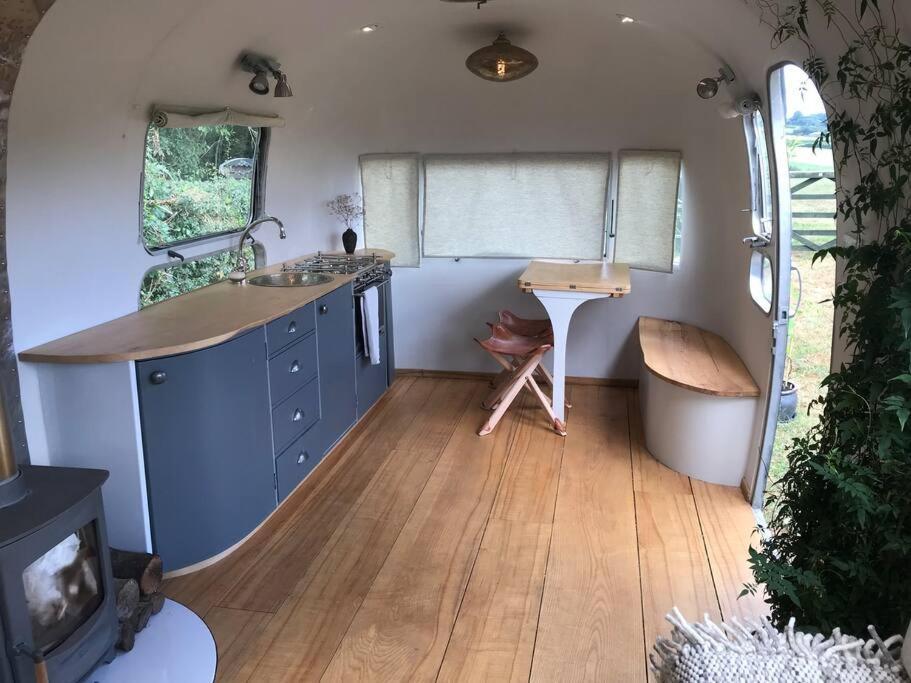 Airstream, Vintage American Caravan & Hottub Ashburton Εξωτερικό φωτογραφία